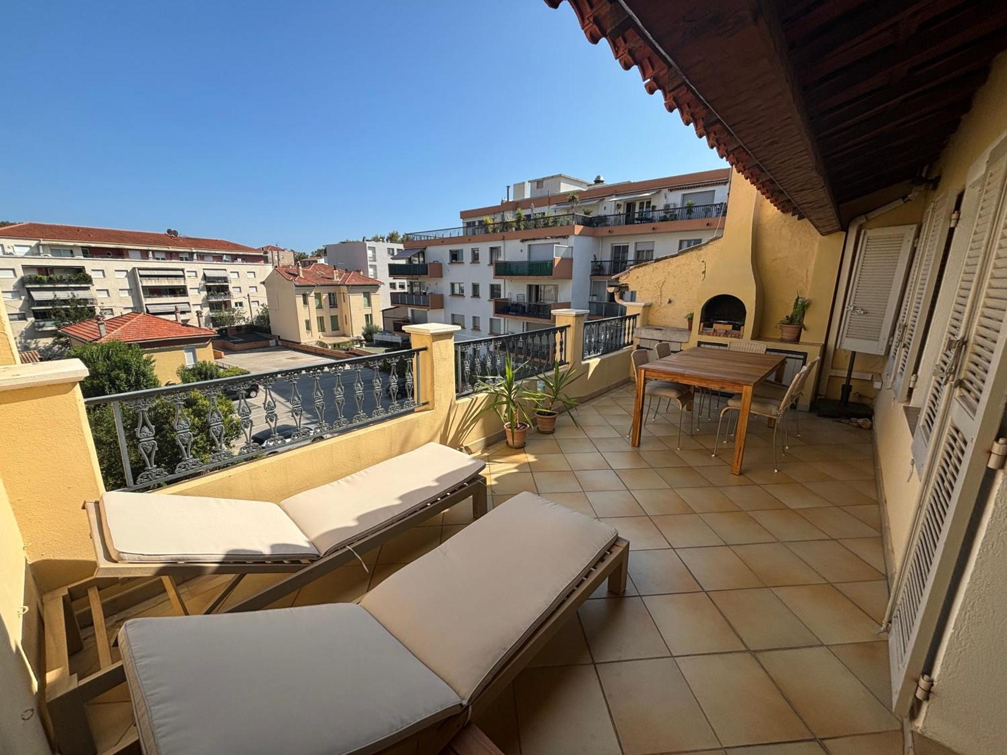 Apartment Superbe Duplex Equipe, Climatisation, Terrasse Et Barbecue *